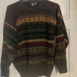 Cozy, warm, and lovingly worn men sweater that still looks good. XL Green $40